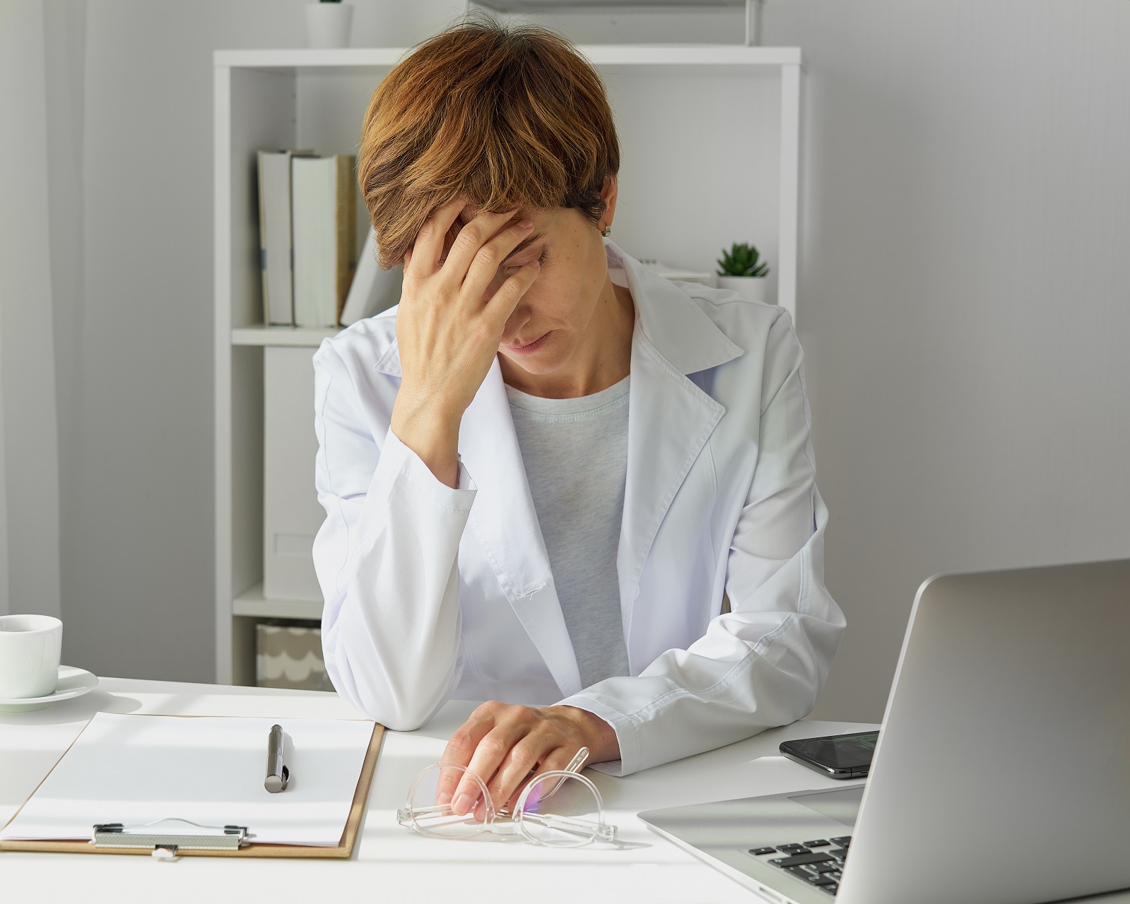 Physical therapist experiencing burnout due to patient documentation